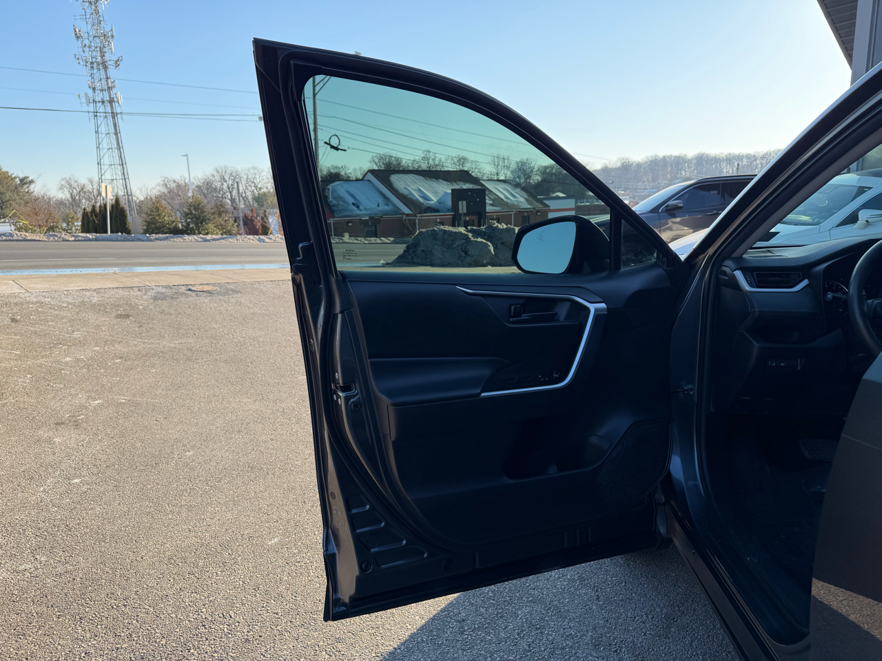 Toyota RAV4 LE AWD (Natl) 2020