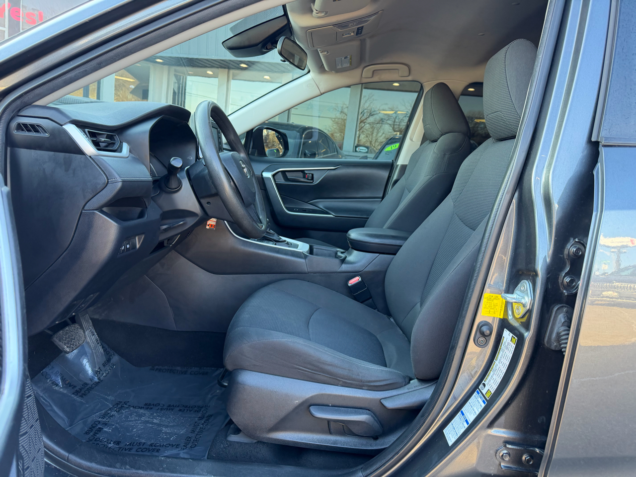 Toyota RAV4 LE AWD (Natl) 2020