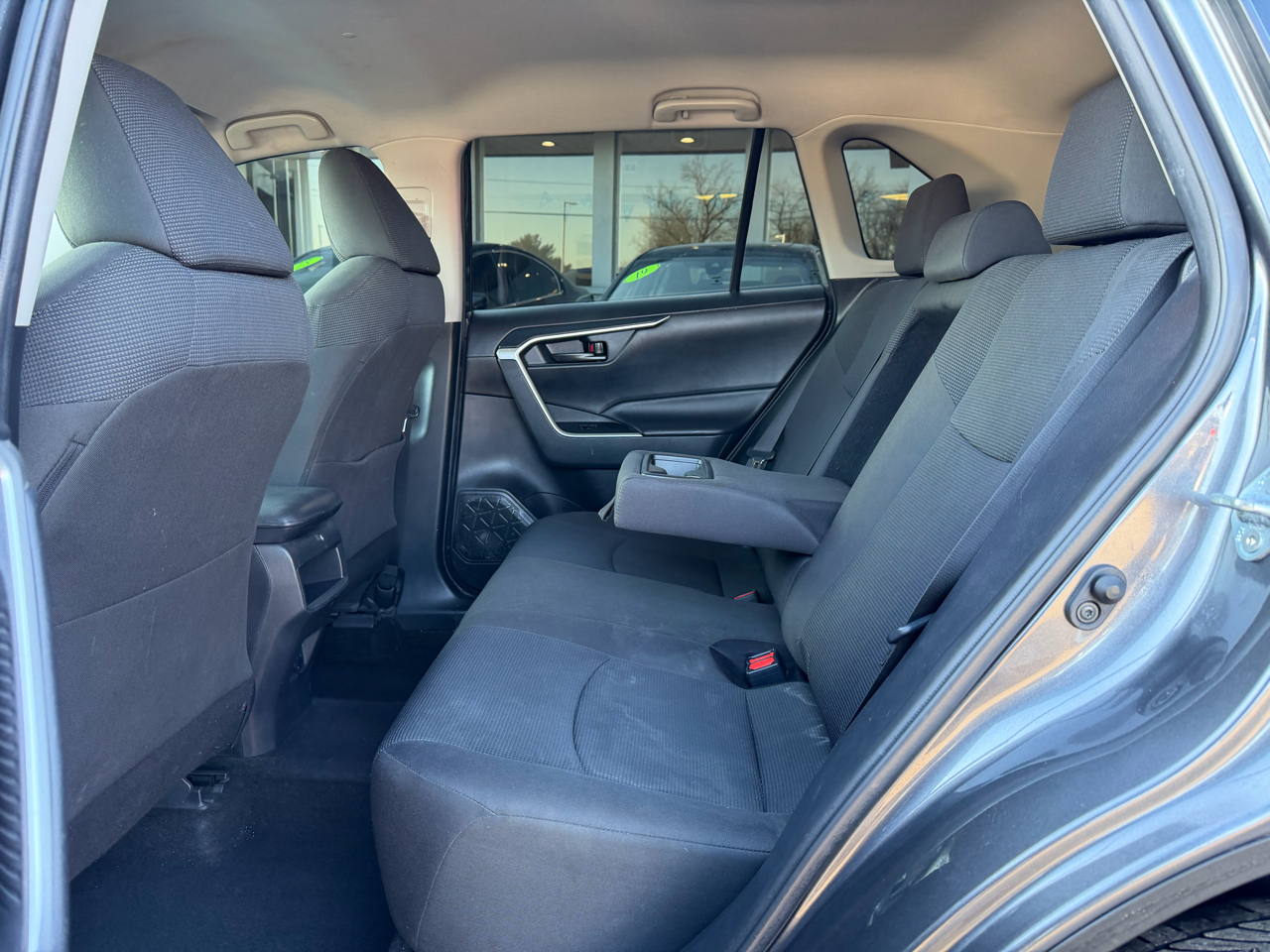 Toyota RAV4 LE AWD (Natl) 2020