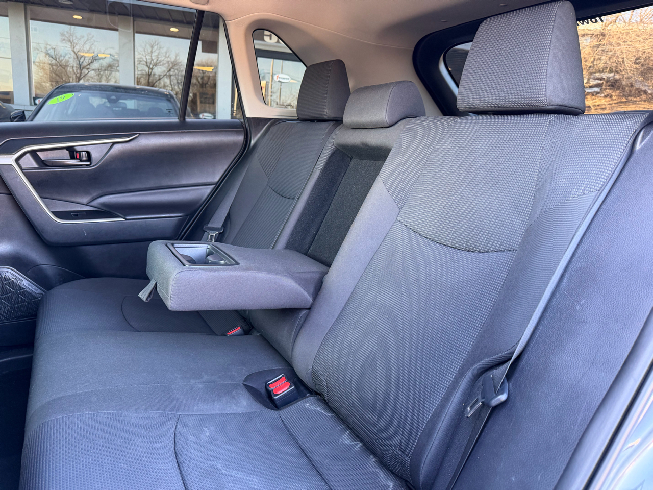 Toyota RAV4 LE AWD (Natl) 2020