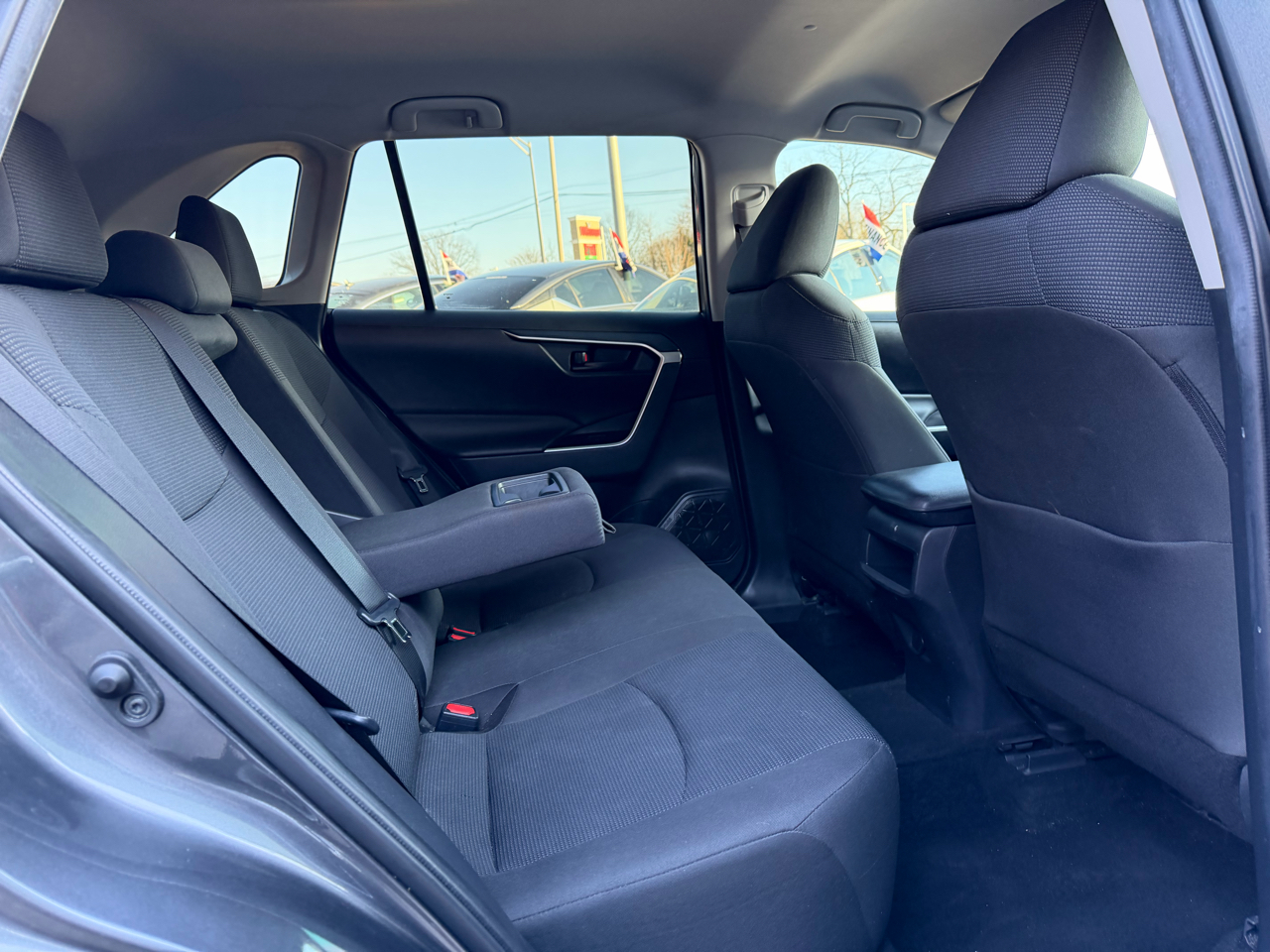 Toyota RAV4 LE AWD (Natl) 2020