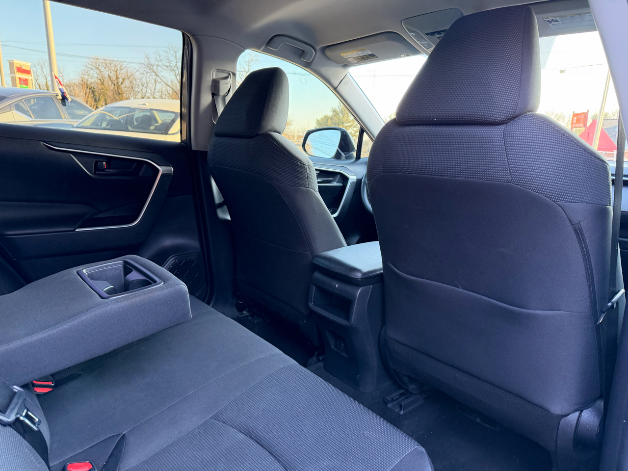 Toyota RAV4 LE AWD (Natl) 2020