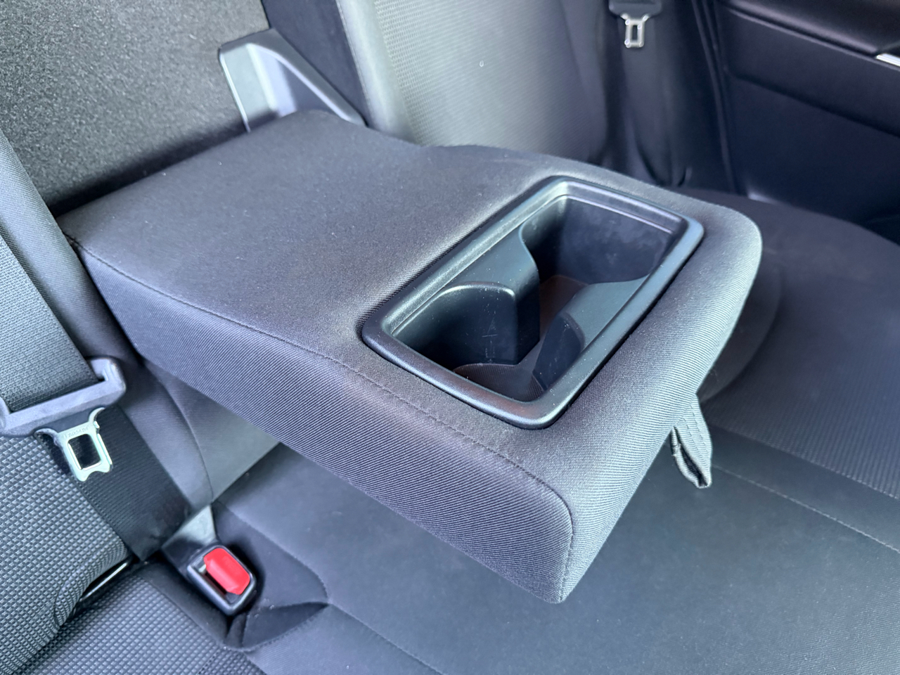 Toyota RAV4 LE AWD (Natl) 2020