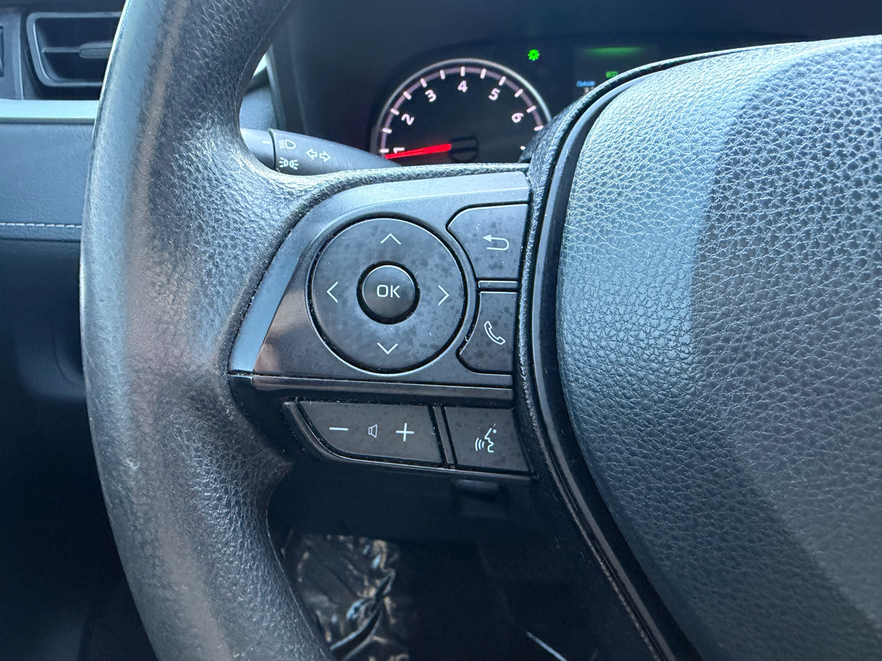 Toyota RAV4 LE AWD (Natl) 2020