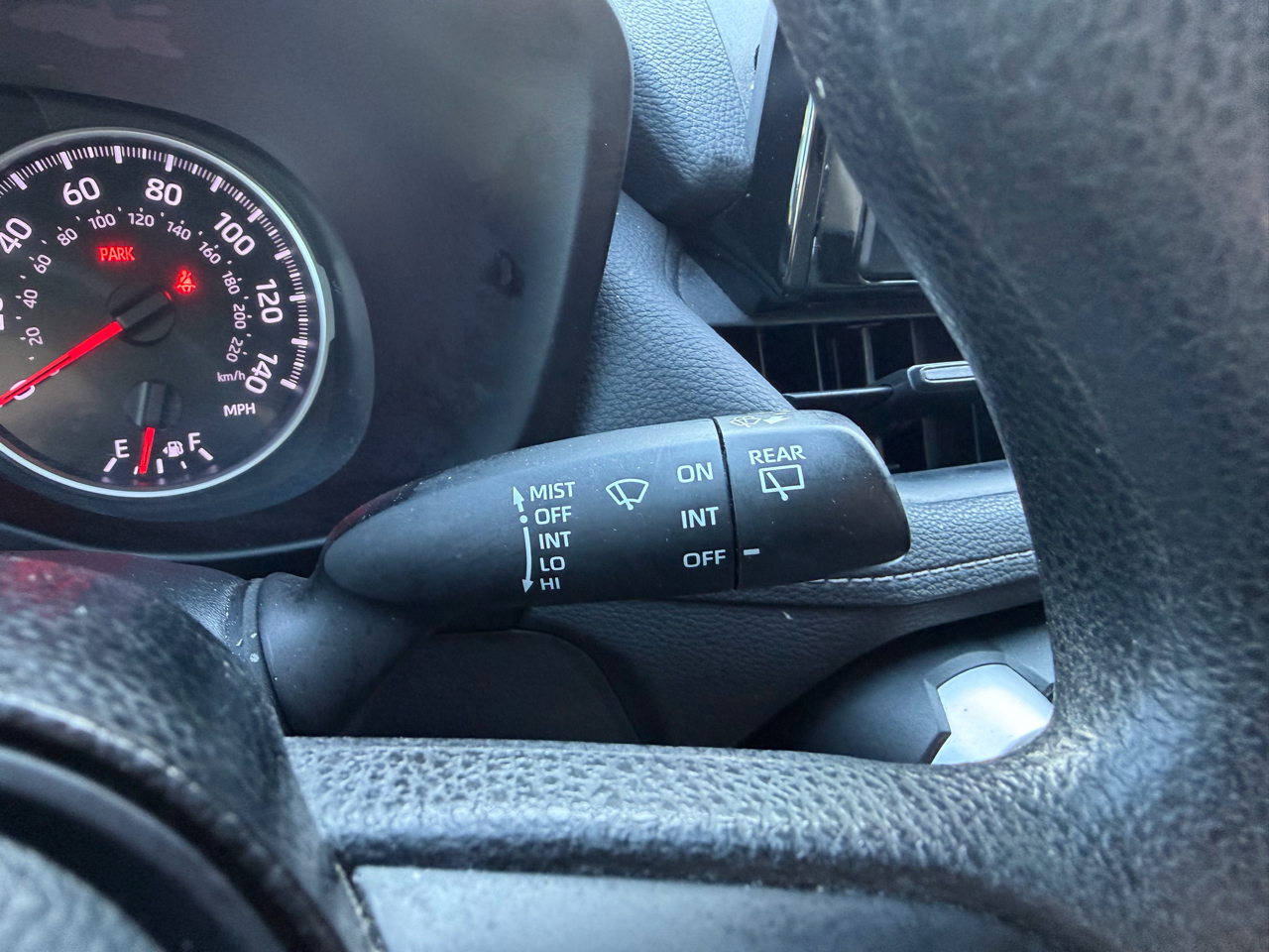 Toyota RAV4 LE AWD (Natl) 2020