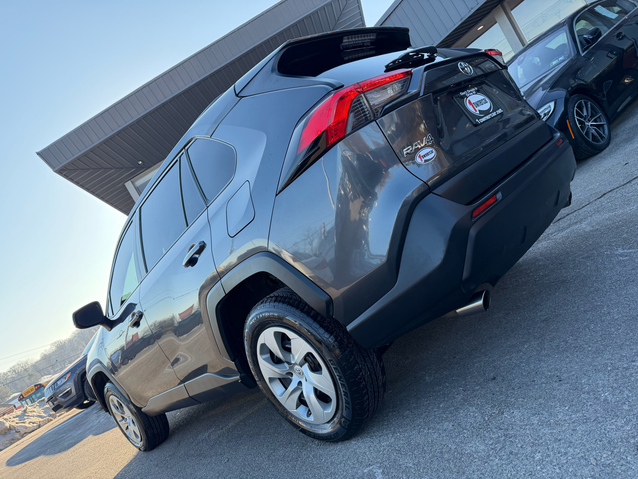 Toyota RAV4 LE AWD (Natl) 2020