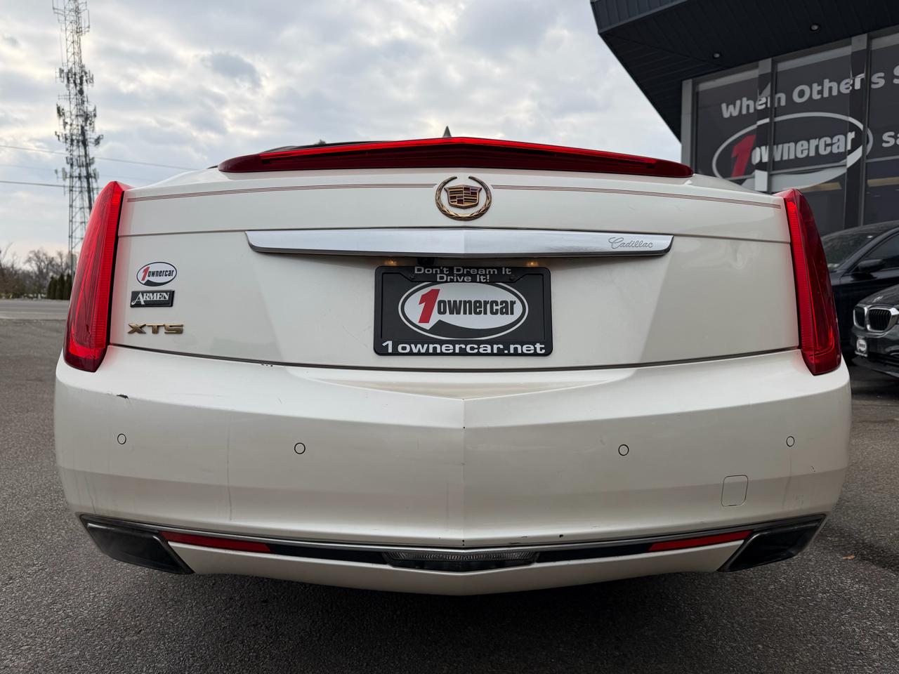 Cadillac XTS 4dr Sdn Luxury FWD 2015