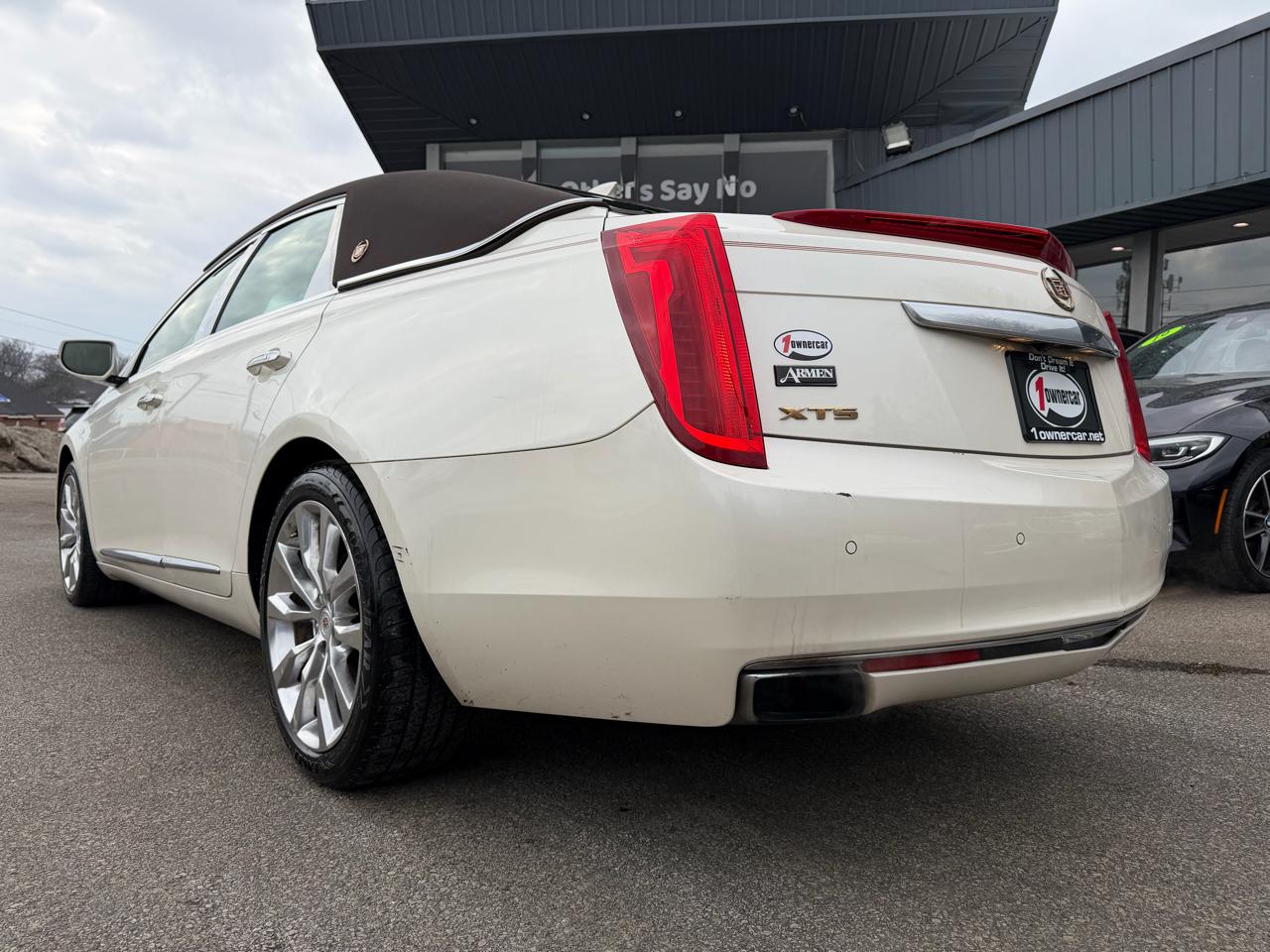Cadillac XTS 4dr Sdn Luxury FWD 2015