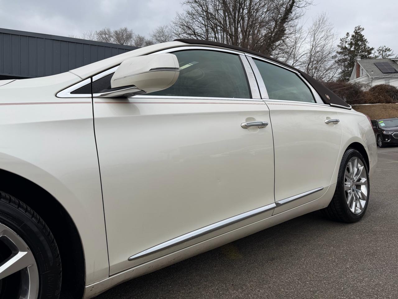 Cadillac XTS 4dr Sdn Luxury FWD 2015