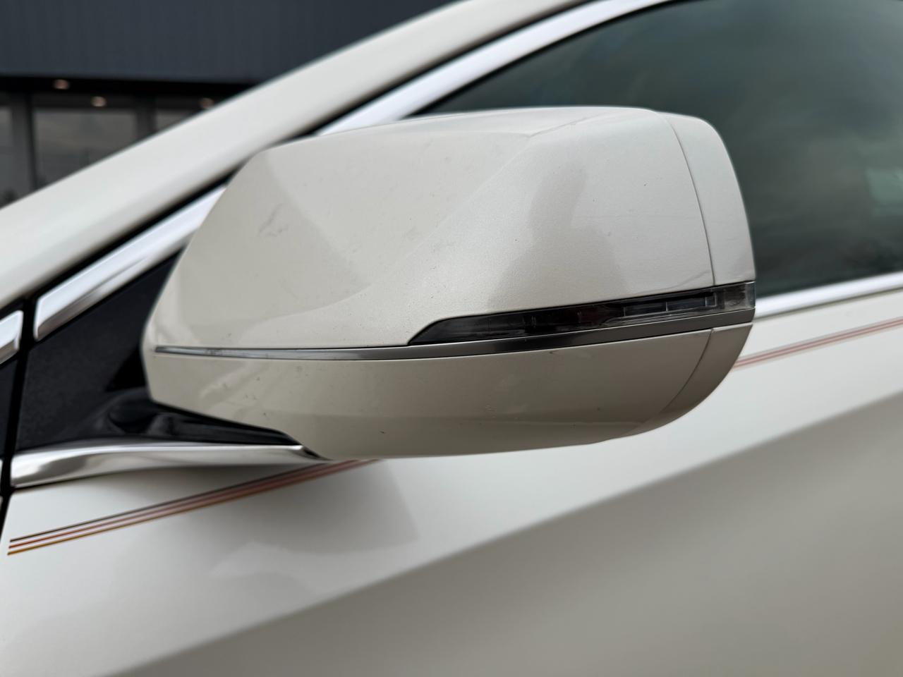 Cadillac XTS 4dr Sdn Luxury FWD 2015