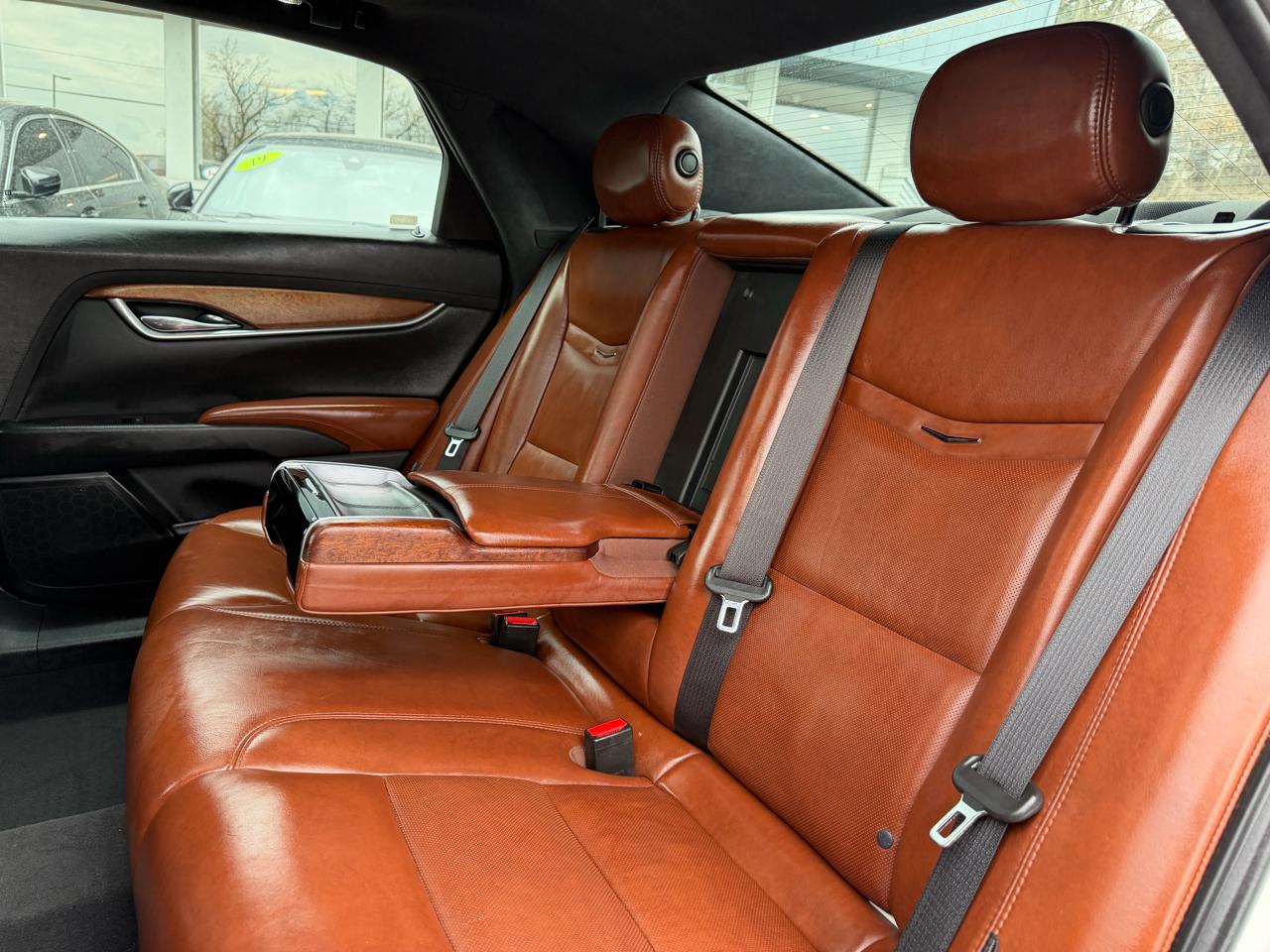 Cadillac XTS 4dr Sdn Luxury FWD 2015