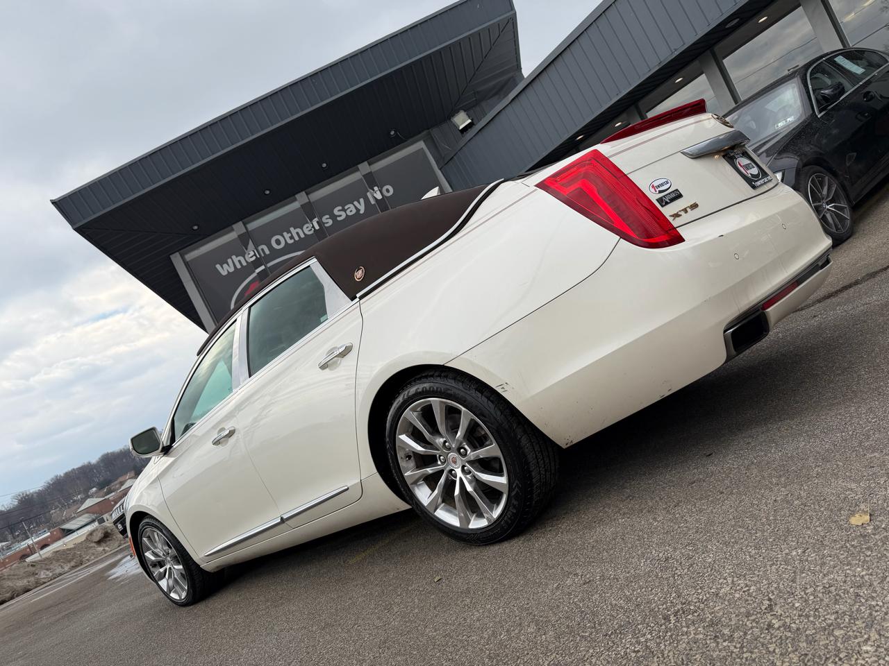 Cadillac XTS 4dr Sdn Luxury FWD 2015