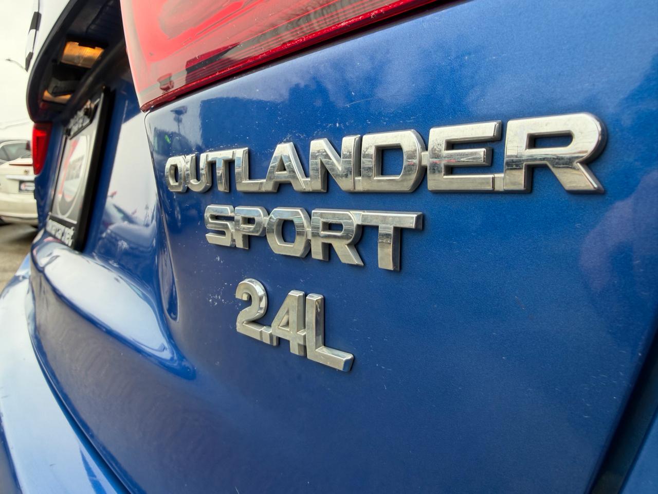 Mitsubishi Outlander Sport 2WD 4dr CVT 2.4 ES 2015