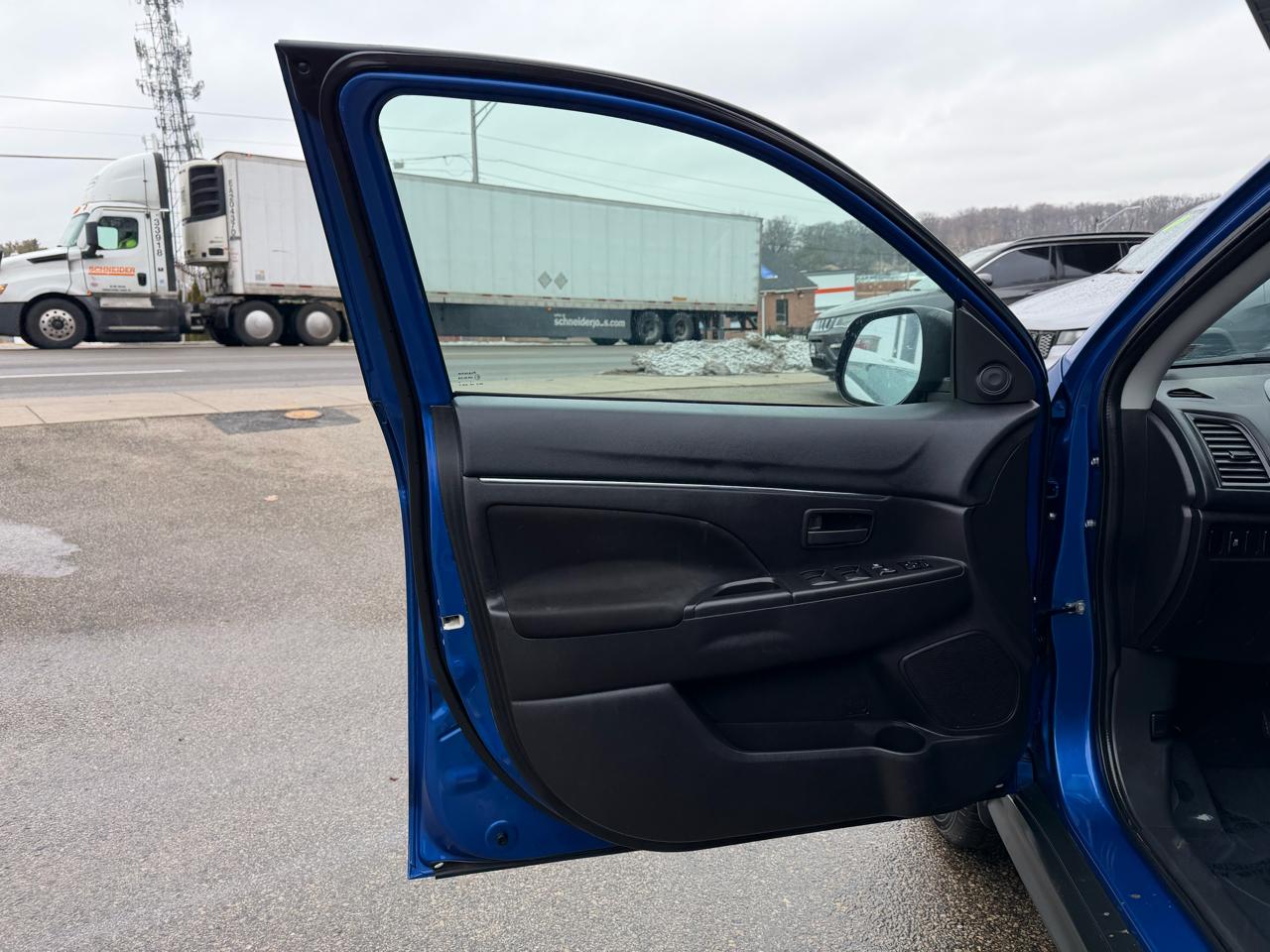 Mitsubishi Outlander Sport 2WD 4dr CVT 2.4 ES 2015