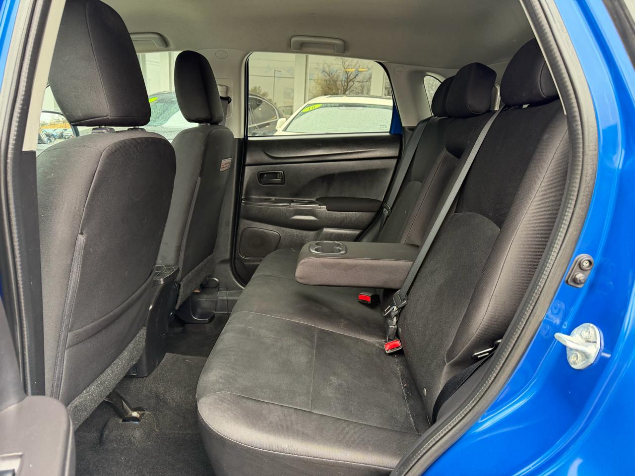 Mitsubishi Outlander Sport 2WD 4dr CVT 2.4 ES 2015