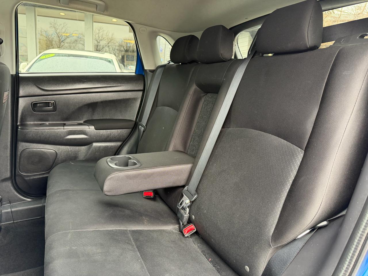 Mitsubishi Outlander Sport 2WD 4dr CVT 2.4 ES 2015