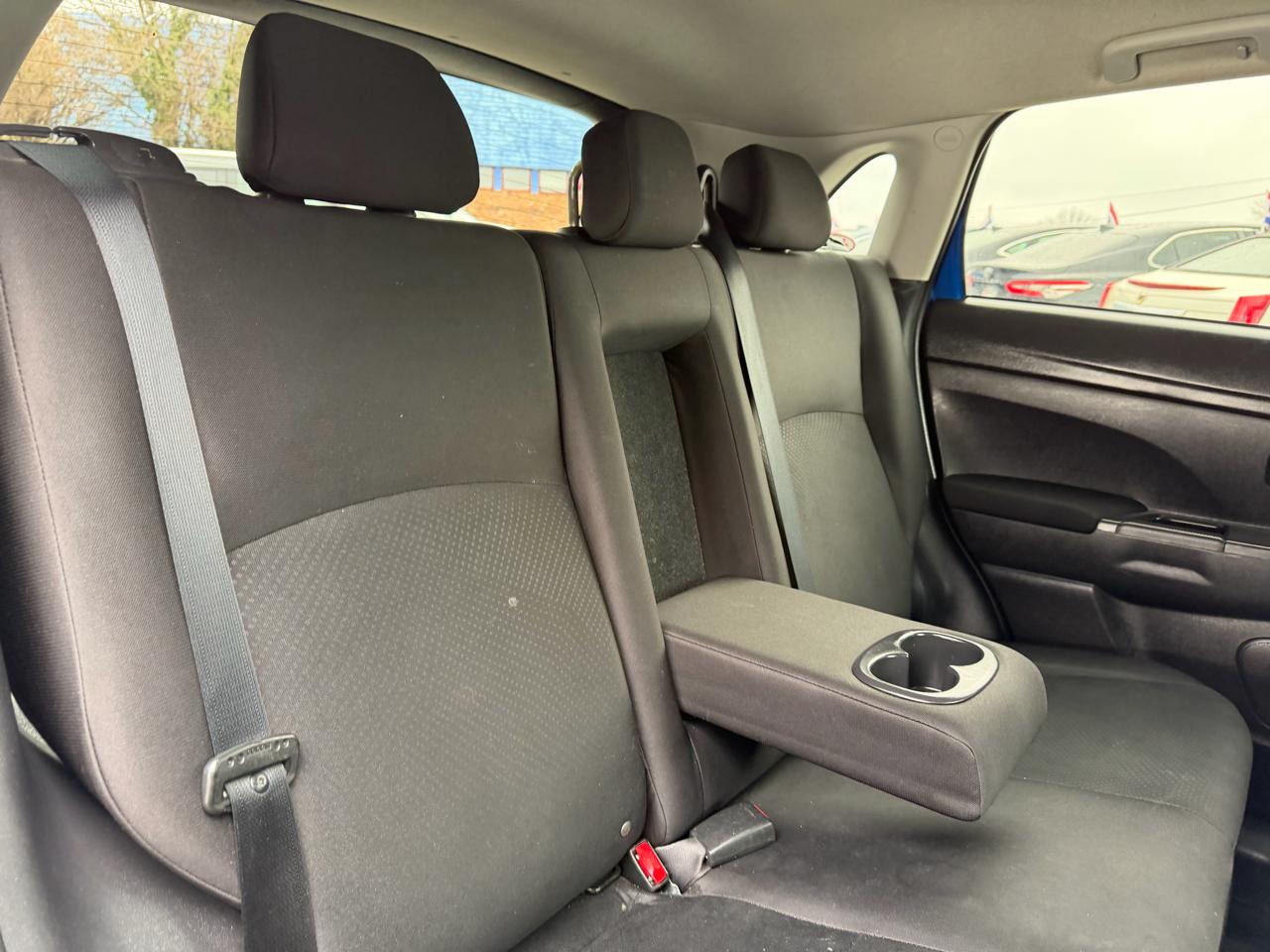 Mitsubishi Outlander Sport 2WD 4dr CVT 2.4 ES 2015