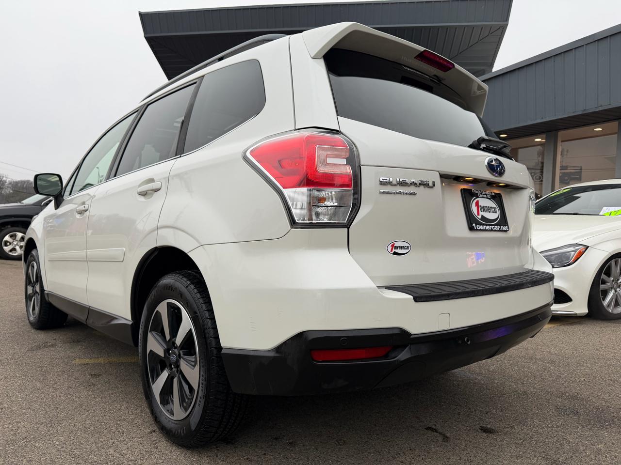 Subaru Forester 2.5i Limited CVT 2017