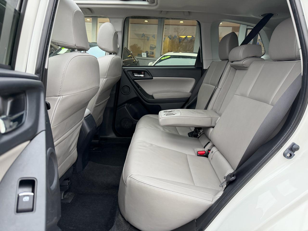 Subaru Forester 2.5i Limited CVT 2017