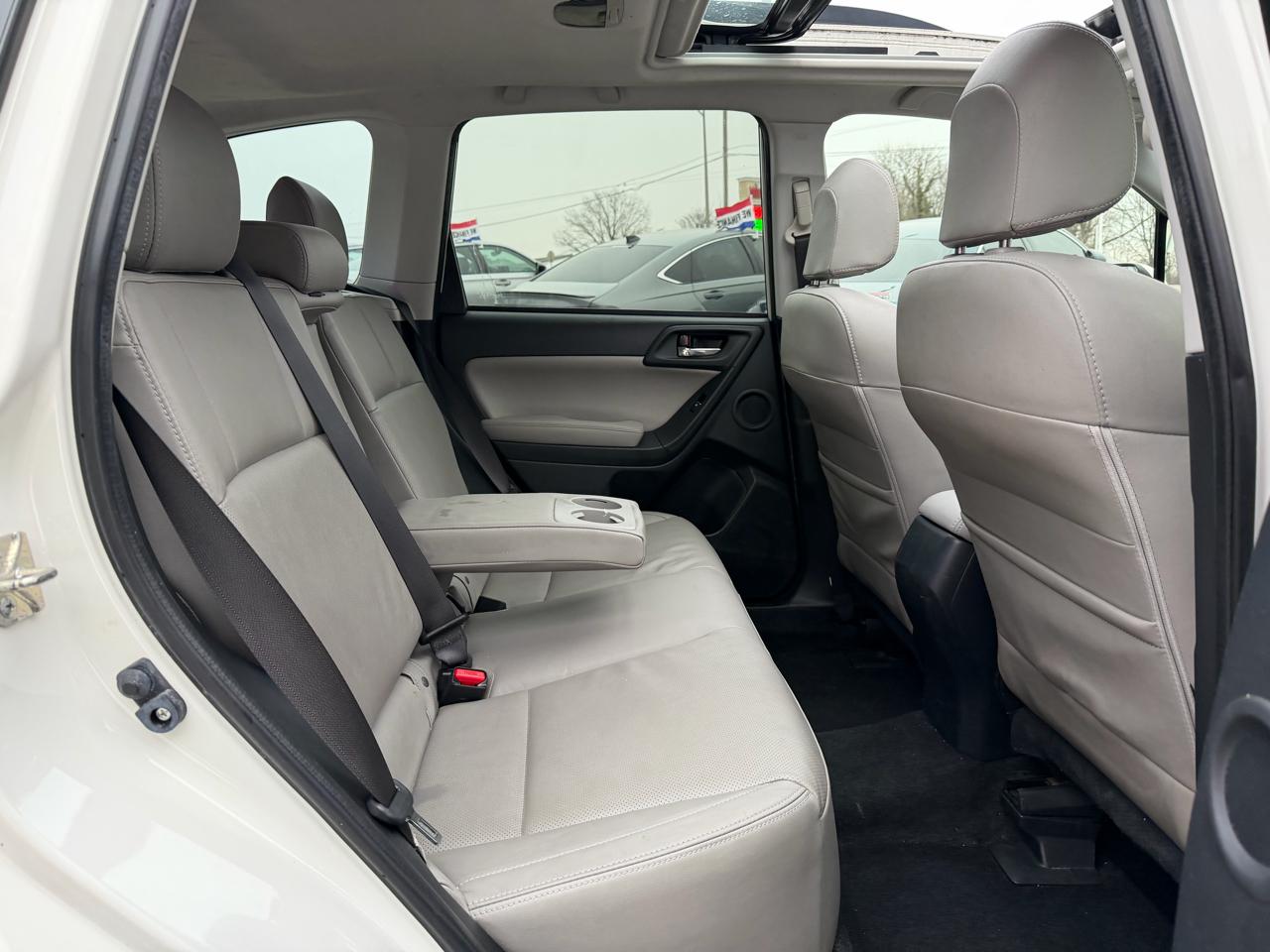 Subaru Forester 2.5i Limited CVT 2017