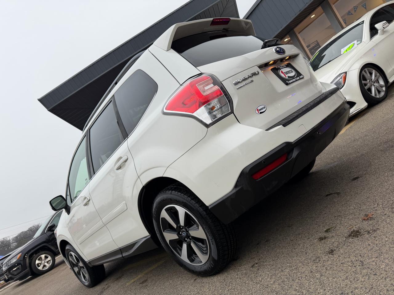 Subaru Forester 2.5i Limited CVT 2017