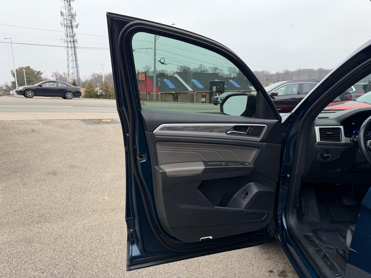 Volkswagen Atlas Cross Sport 3.6L V6 SE w/Technology FWD 2022