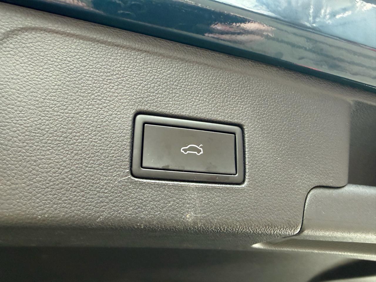 Volkswagen Atlas Cross Sport 3.6L V6 SE w/Technology FWD 2022