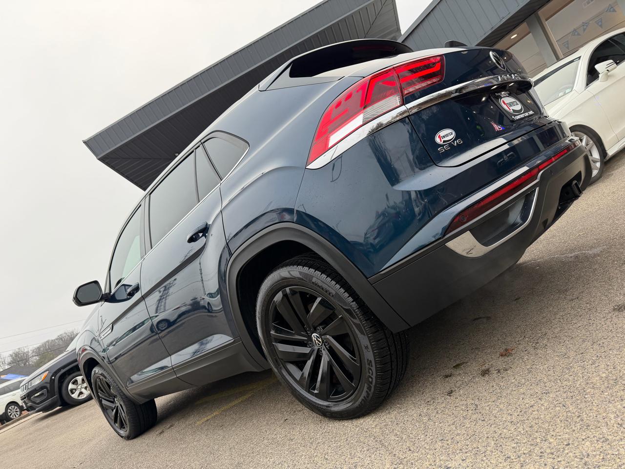 Volkswagen Atlas Cross Sport 3.6L V6 SE w/Technology FWD 2022