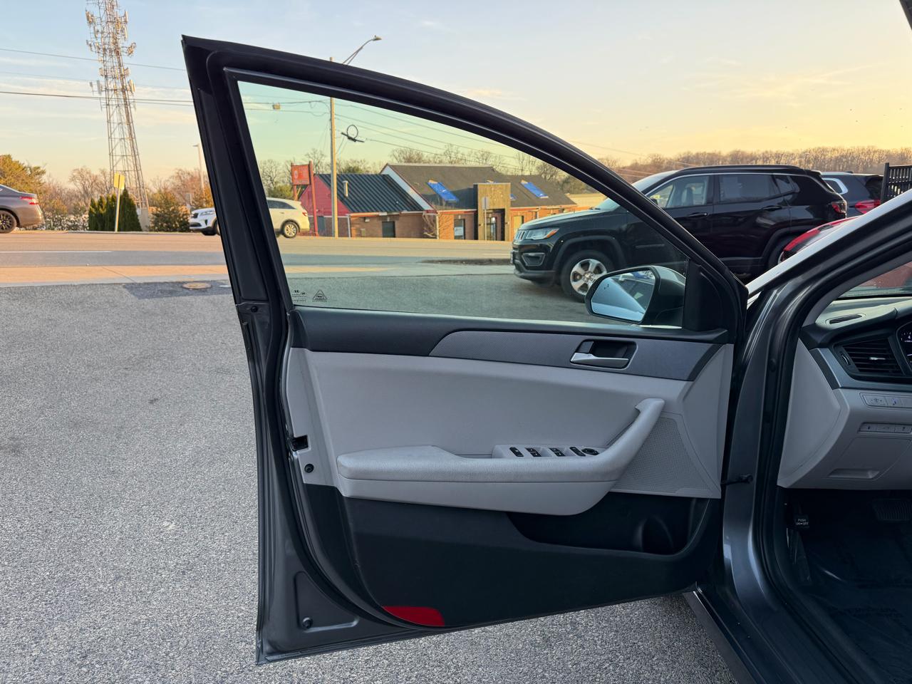 Hyundai Sonata SE 2.4L 2019