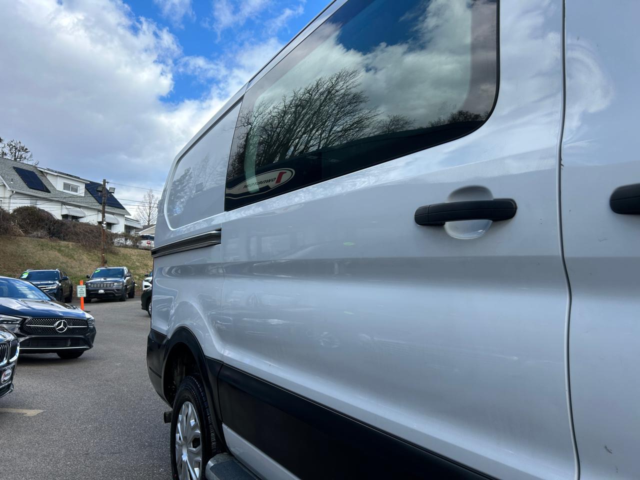 Ford Transit Cargo Van T-250 130" Low Rf 9070 GVWR RWD 2022