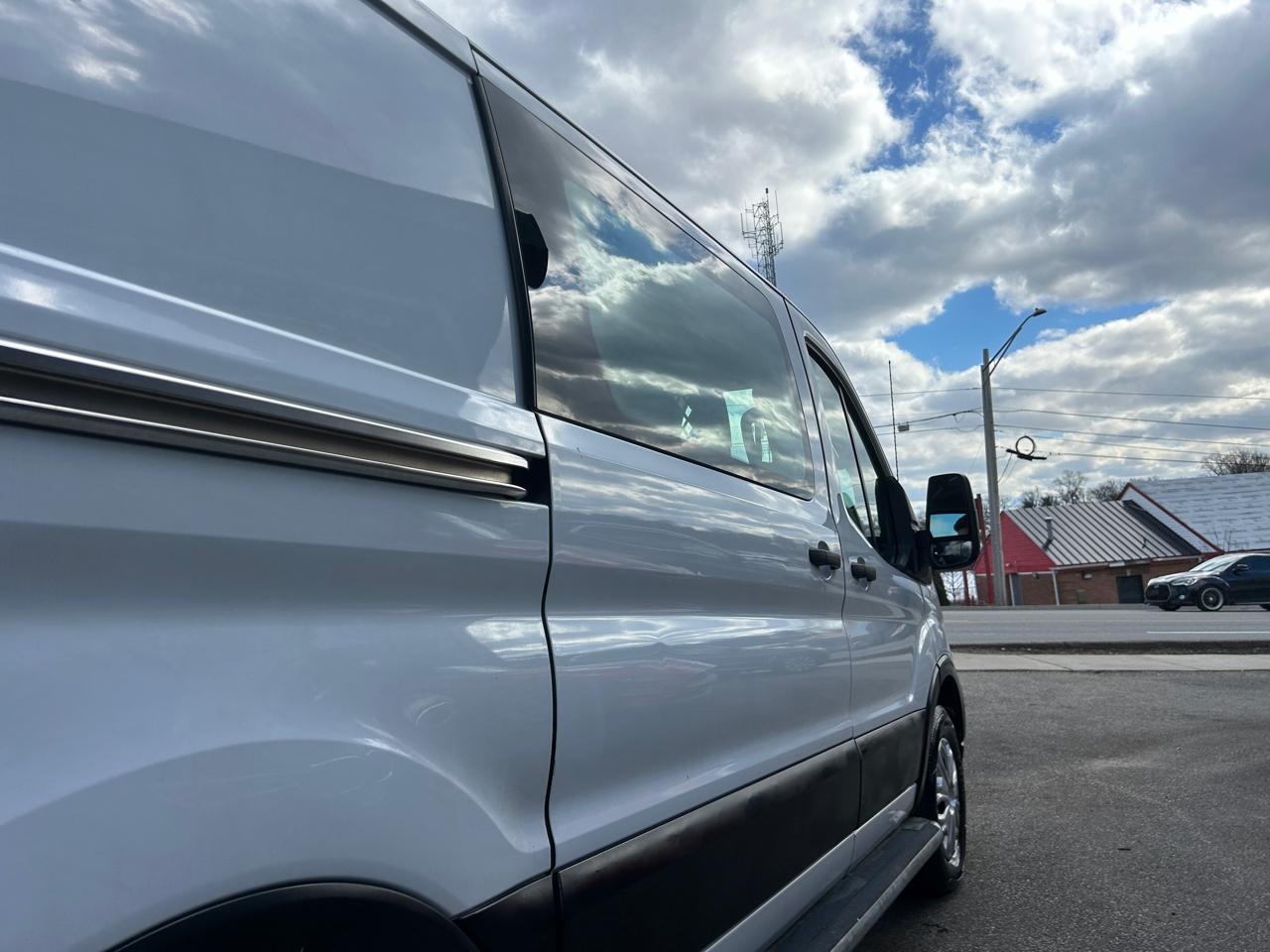 Ford Transit Cargo Van T-250 130" Low Rf 9070 GVWR RWD 2022