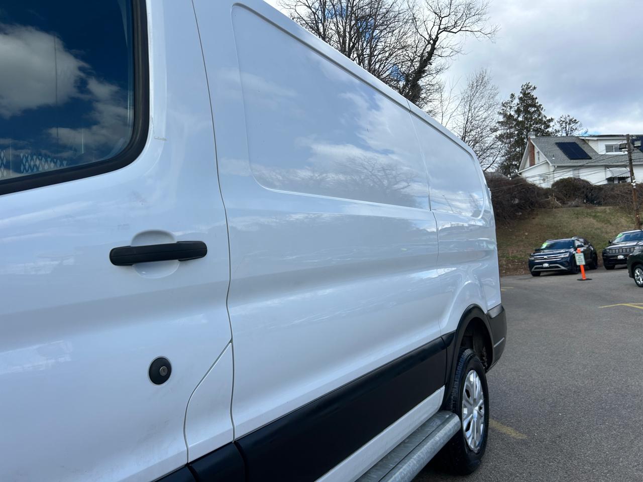 Ford Transit Cargo Van T-250 130" Low Rf 9070 GVWR RWD 2022