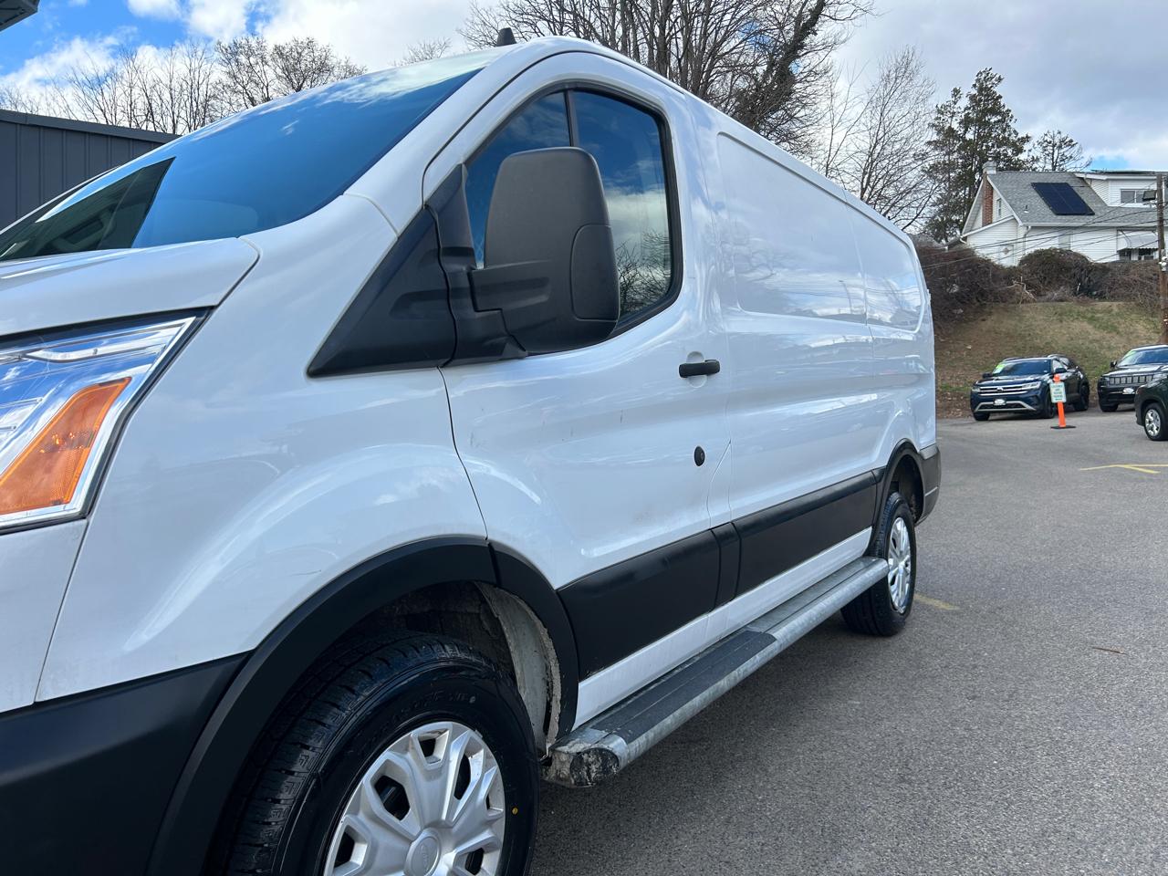 Ford Transit Cargo Van T-250 130" Low Rf 9070 GVWR RWD 2022
