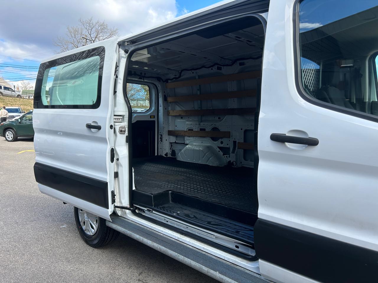 Ford Transit Cargo Van T-250 130" Low Rf 9070 GVWR RWD 2022