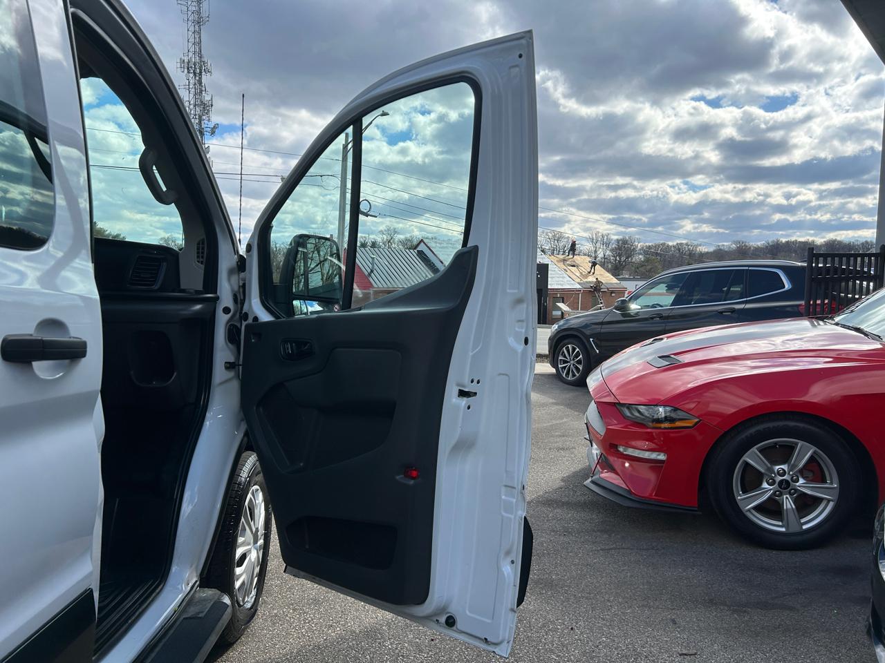 Ford Transit Cargo Van T-250 130" Low Rf 9070 GVWR RWD 2022