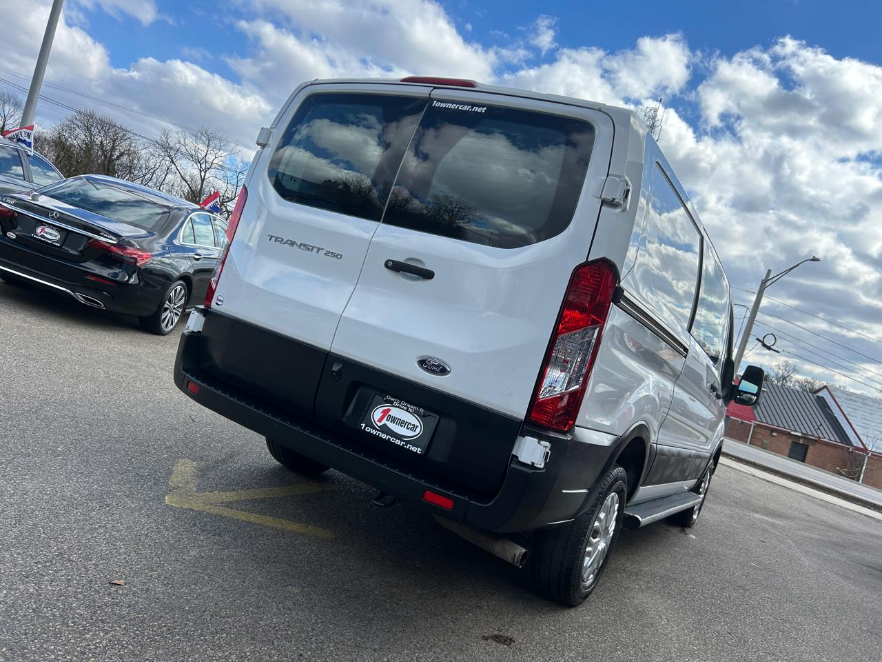 Ford Transit Cargo Van T-250 130" Low Rf 9070 GVWR RWD 2022