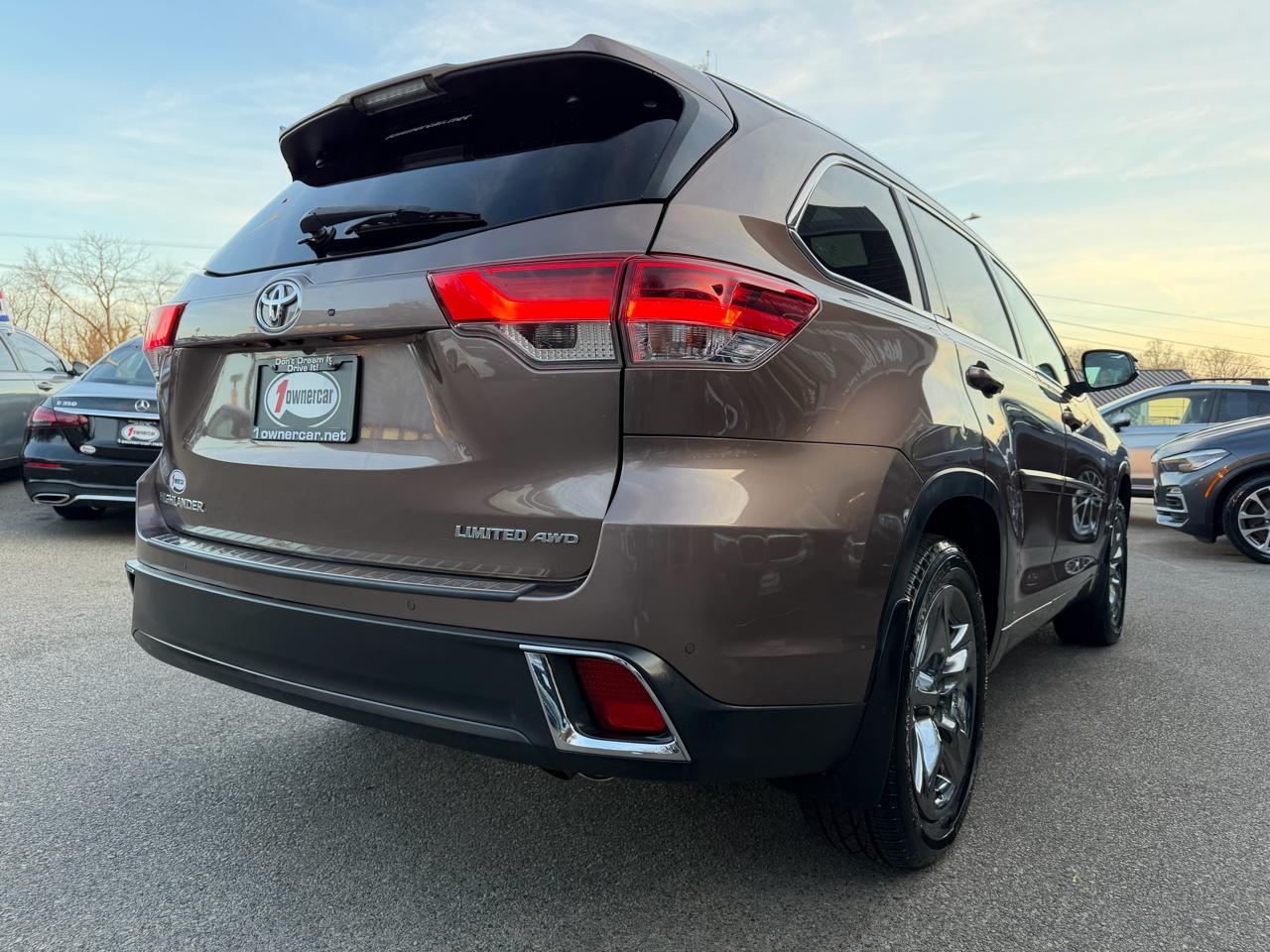 Toyota Highlander Limited V6 AWD (Natl) 2017