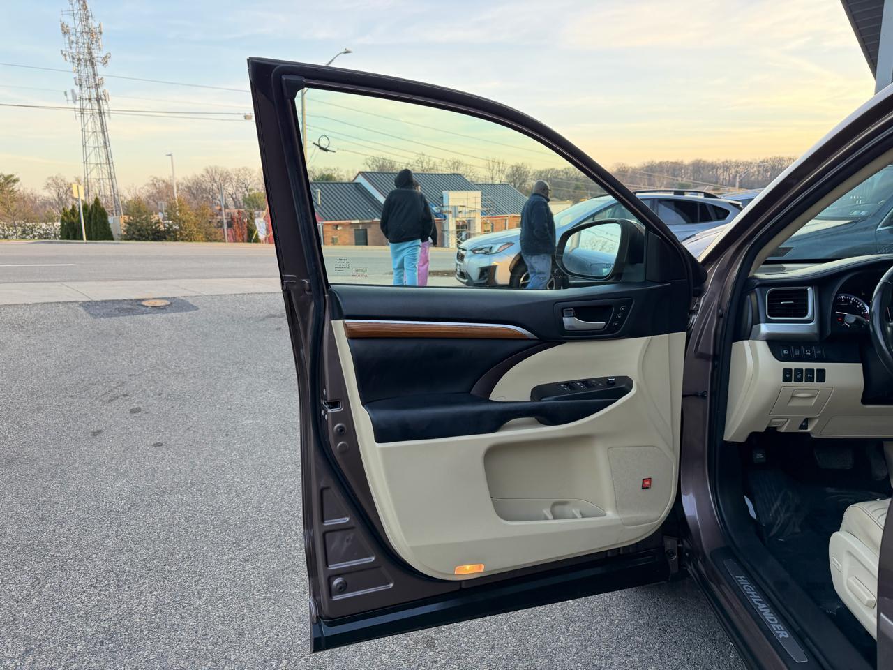 Toyota Highlander Limited V6 AWD (Natl) 2017