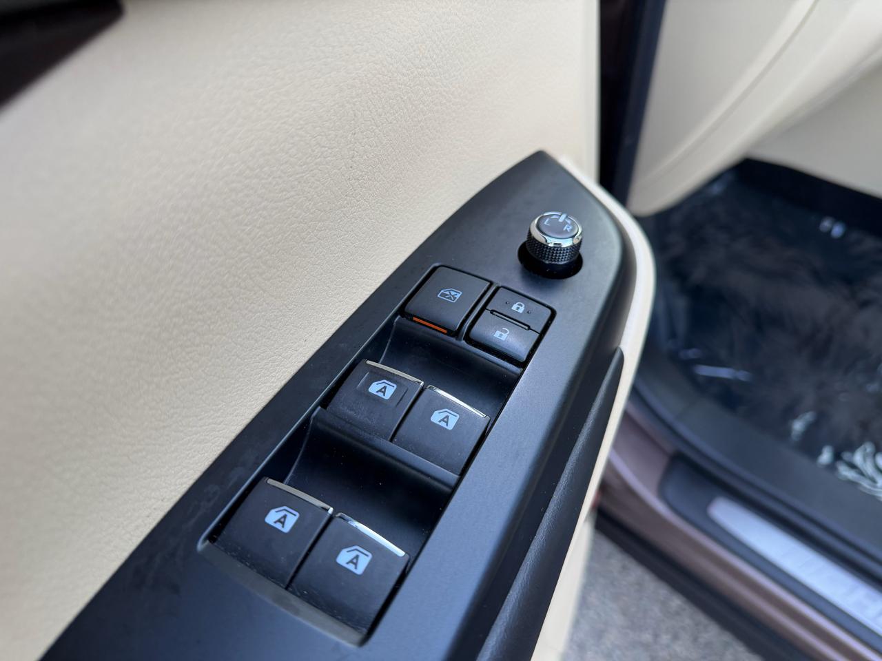 Toyota Highlander Limited V6 AWD (Natl) 2017