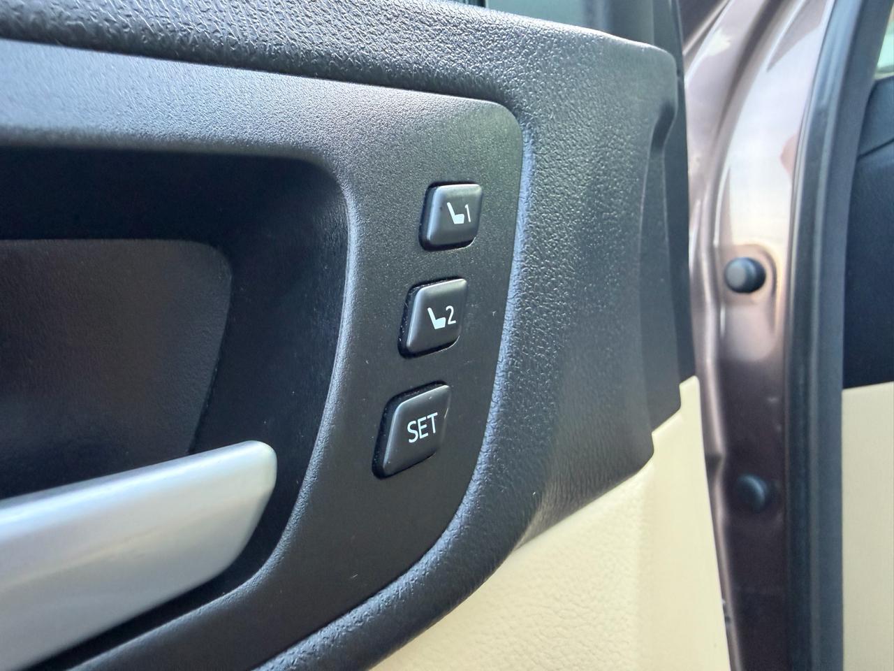 Toyota Highlander Limited V6 AWD (Natl) 2017