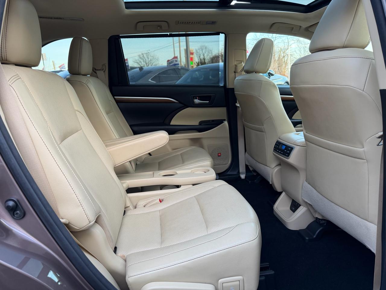 Toyota Highlander Limited V6 AWD (Natl) 2017