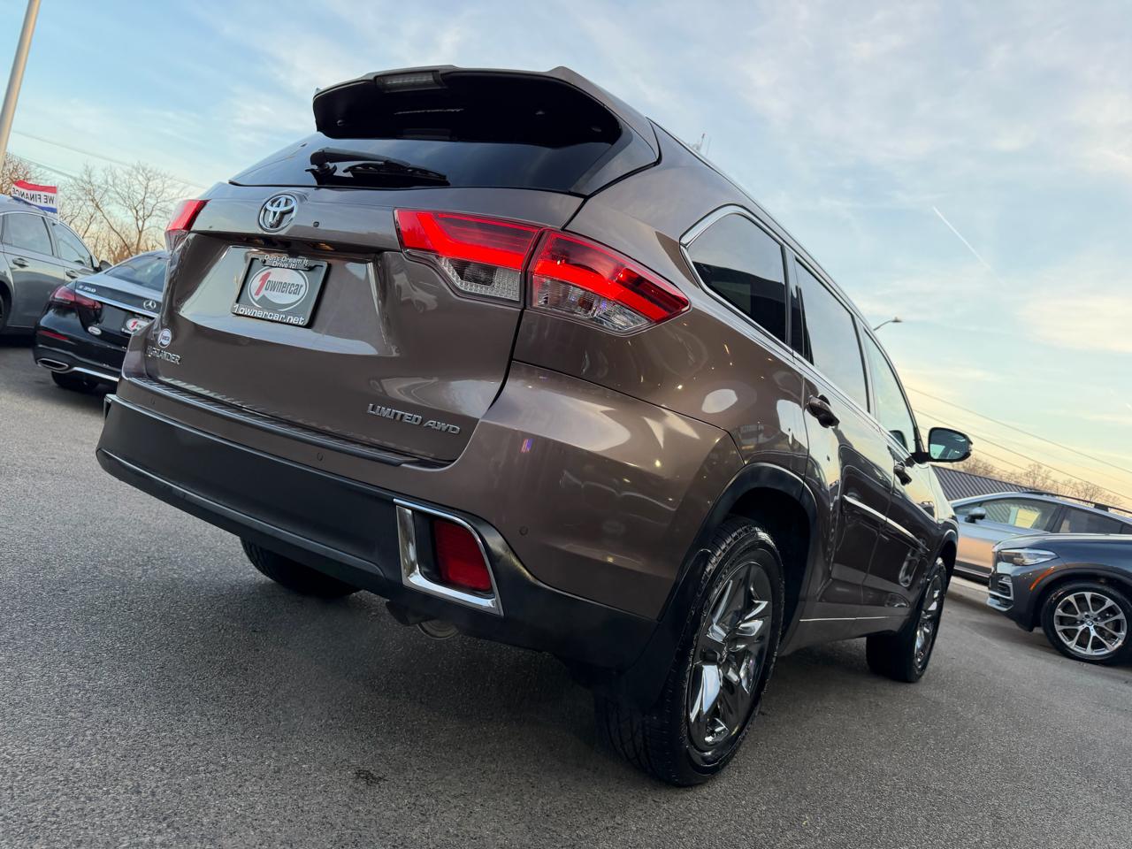 Toyota Highlander Limited V6 AWD (Natl) 2017