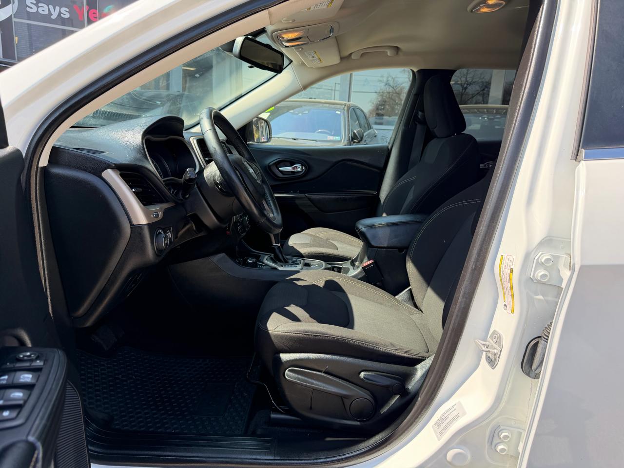 Jeep Cherokee 4WD 4dr Latitude 2015