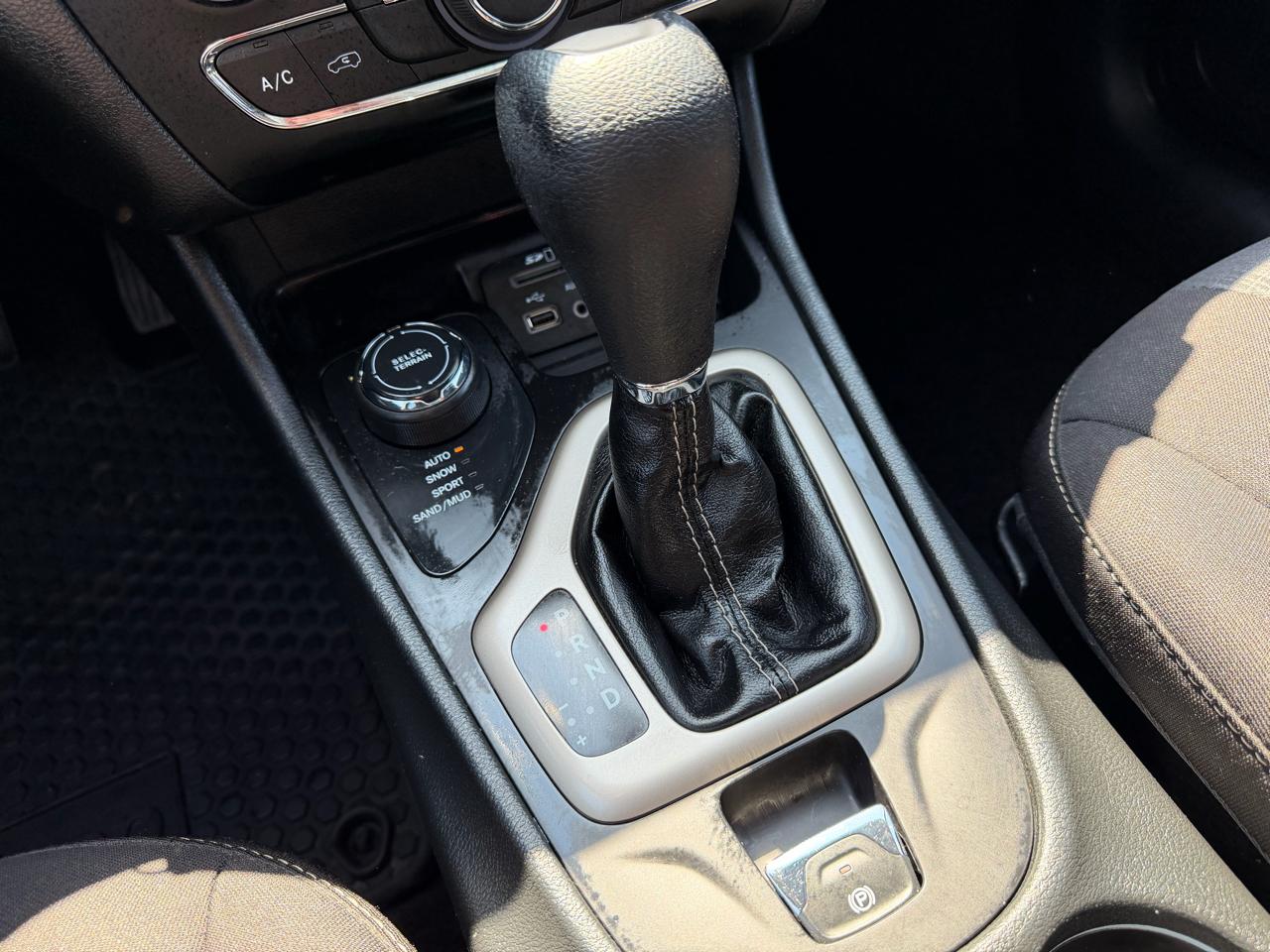 Jeep Cherokee 4WD 4dr Latitude 2015