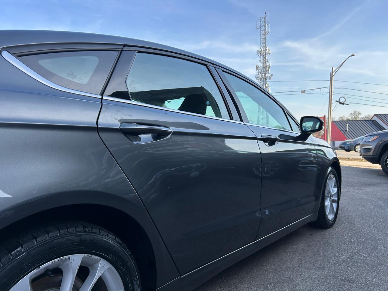 Ford Fusion Hybrid SE FWD 2020