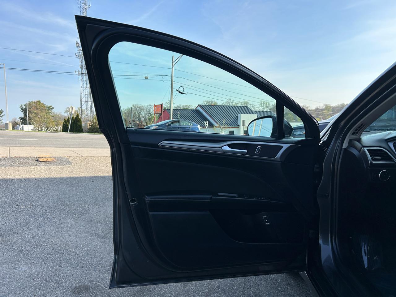 Ford Fusion Hybrid SE FWD 2020