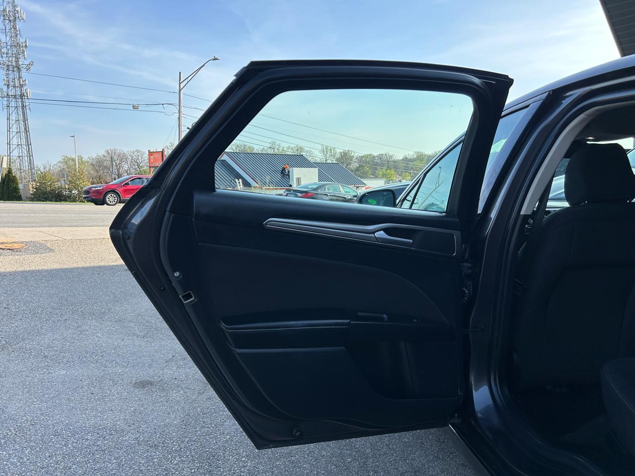 Ford Fusion Hybrid SE FWD 2020