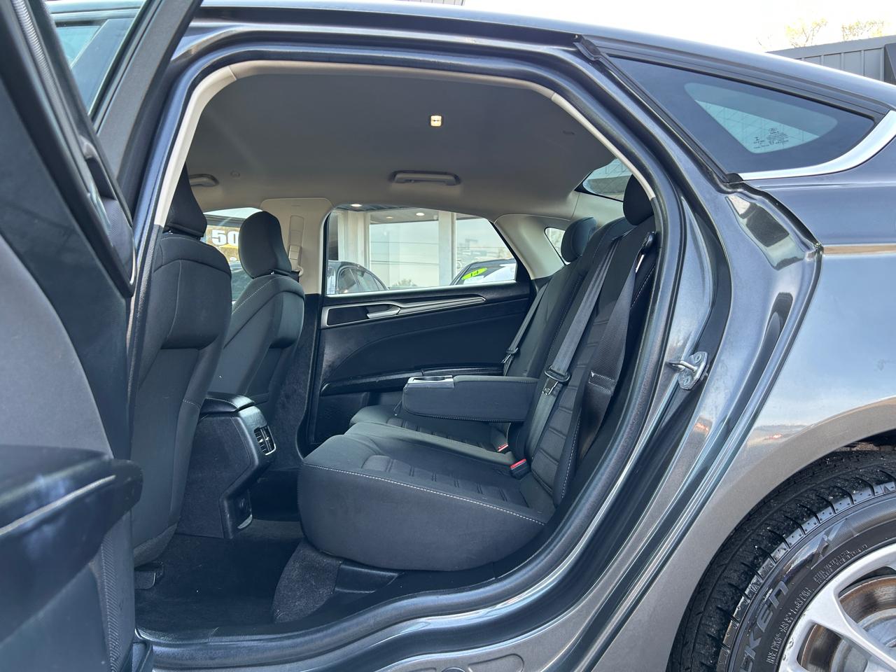 Ford Fusion Hybrid SE FWD 2020