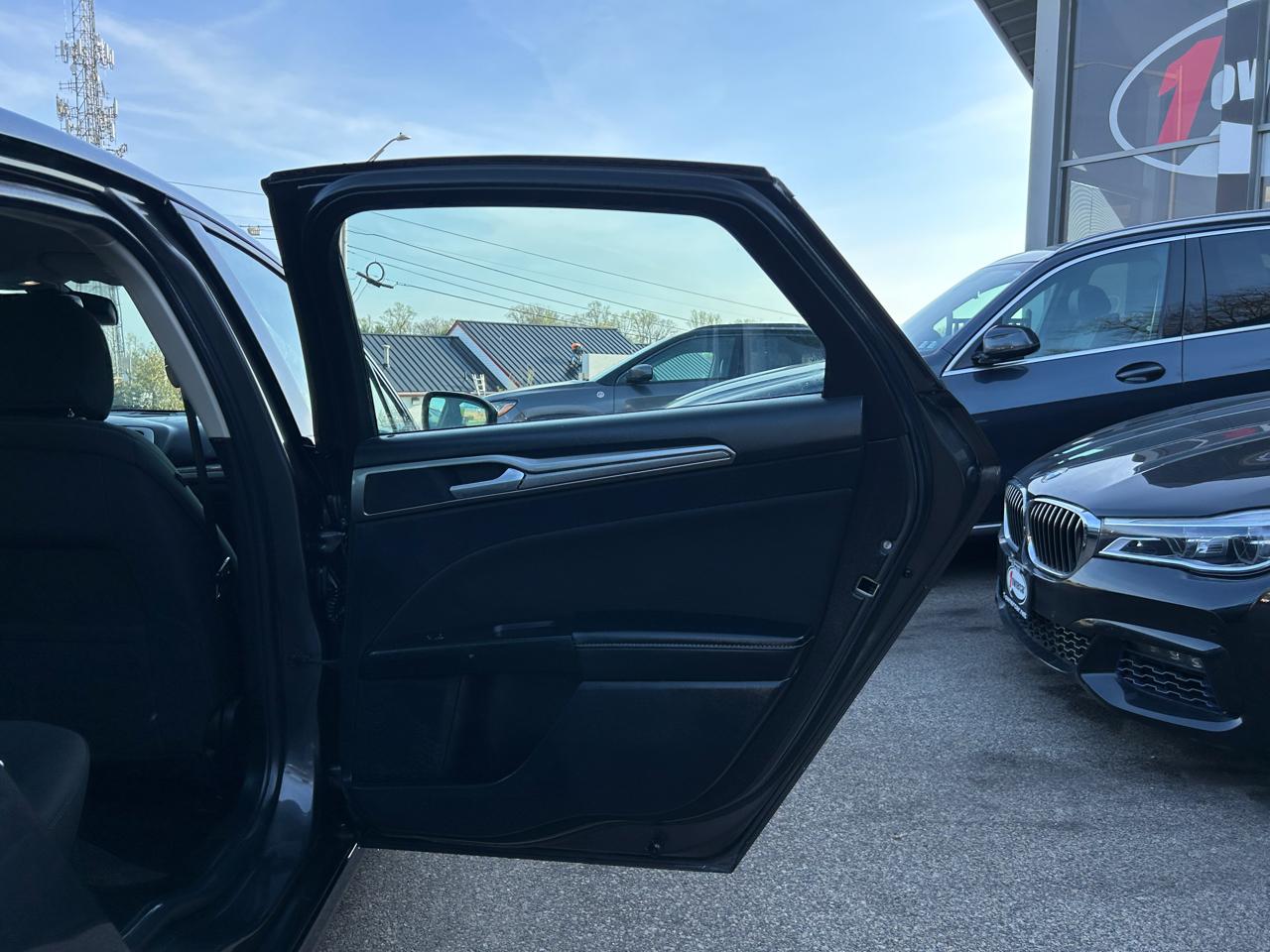 Ford Fusion Hybrid SE FWD 2020