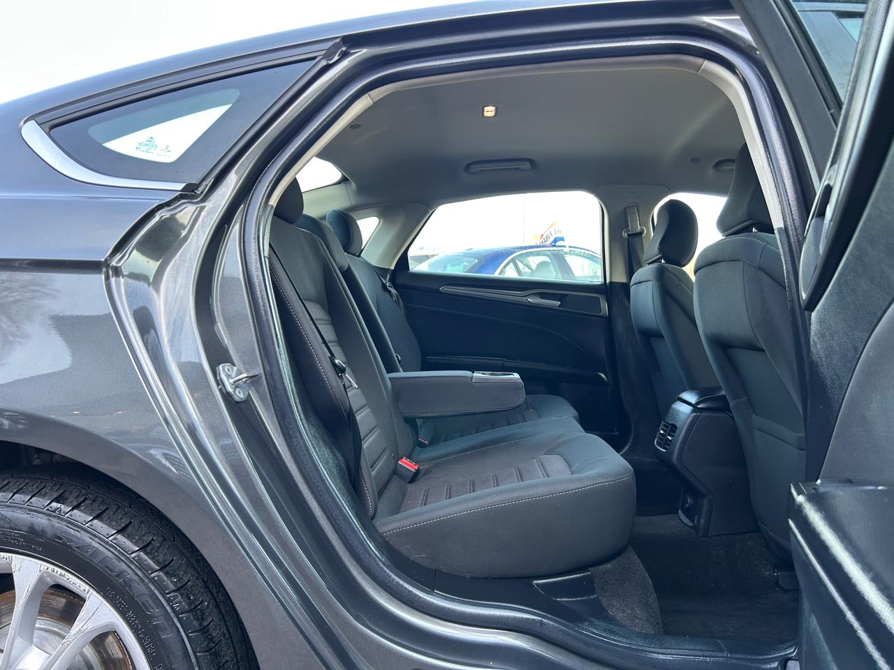 Ford Fusion Hybrid SE FWD 2020